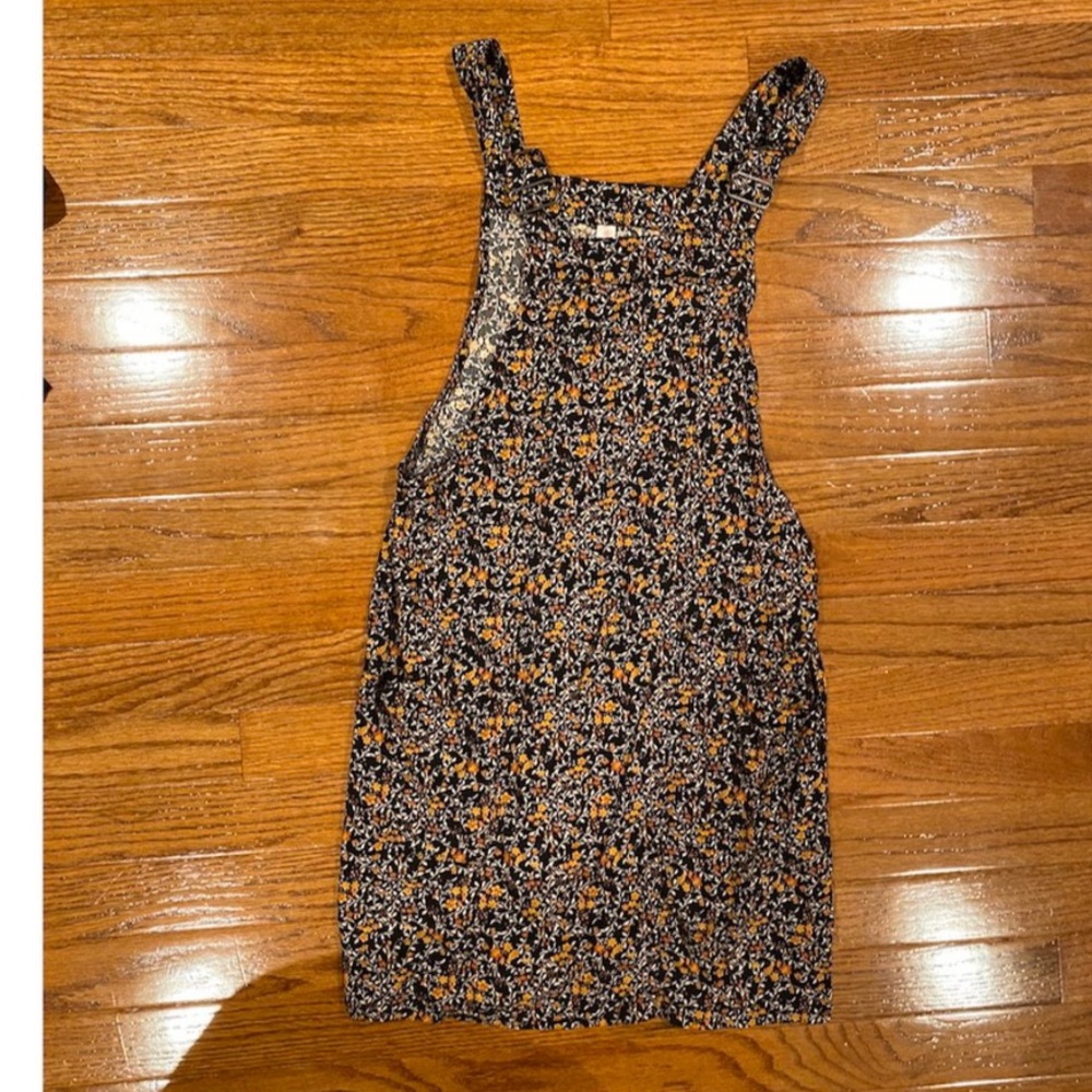 patterned jumper with pocket in front